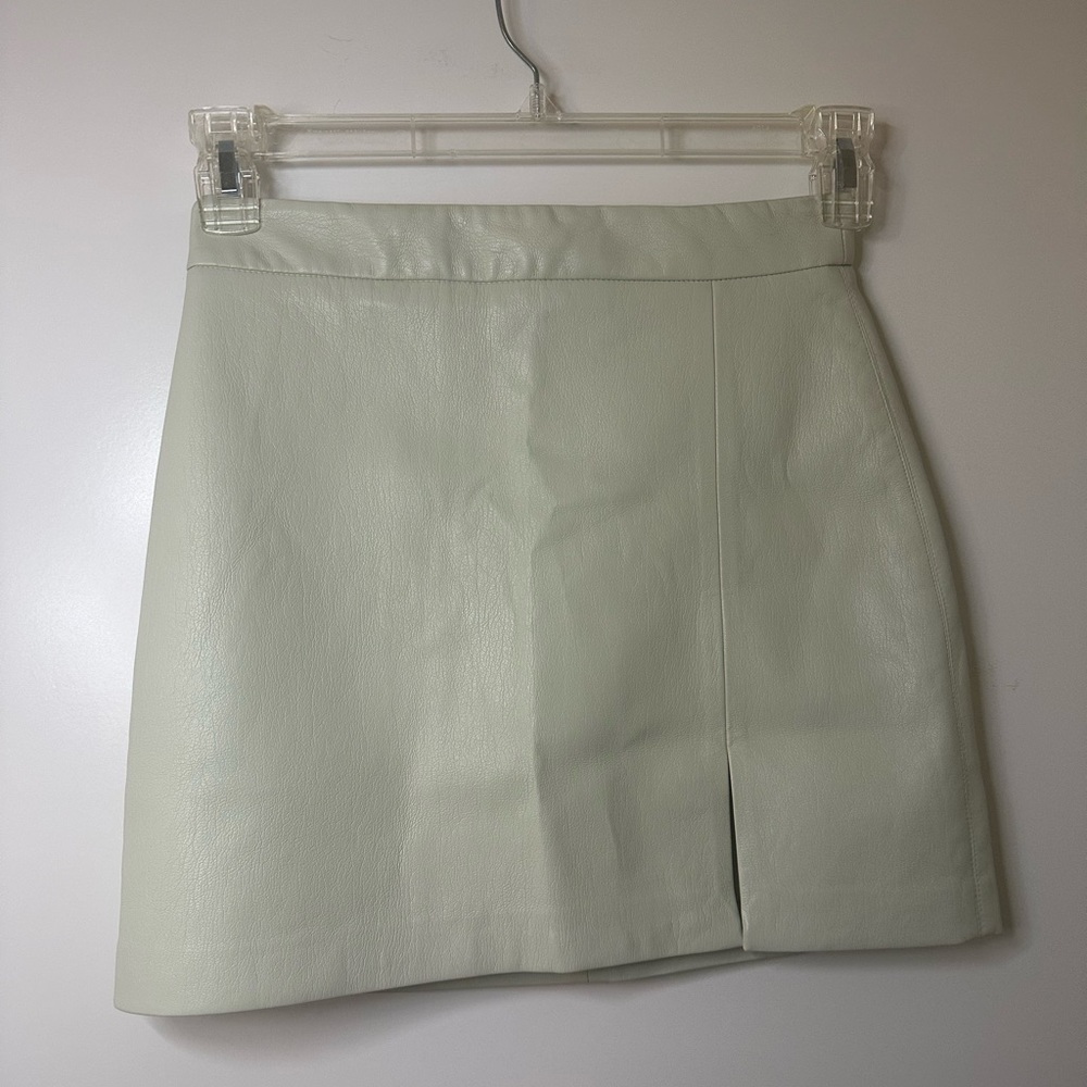 LIKE NEW Aritzia Wilfred Patio Mini Skirt in Pale Green Size 4